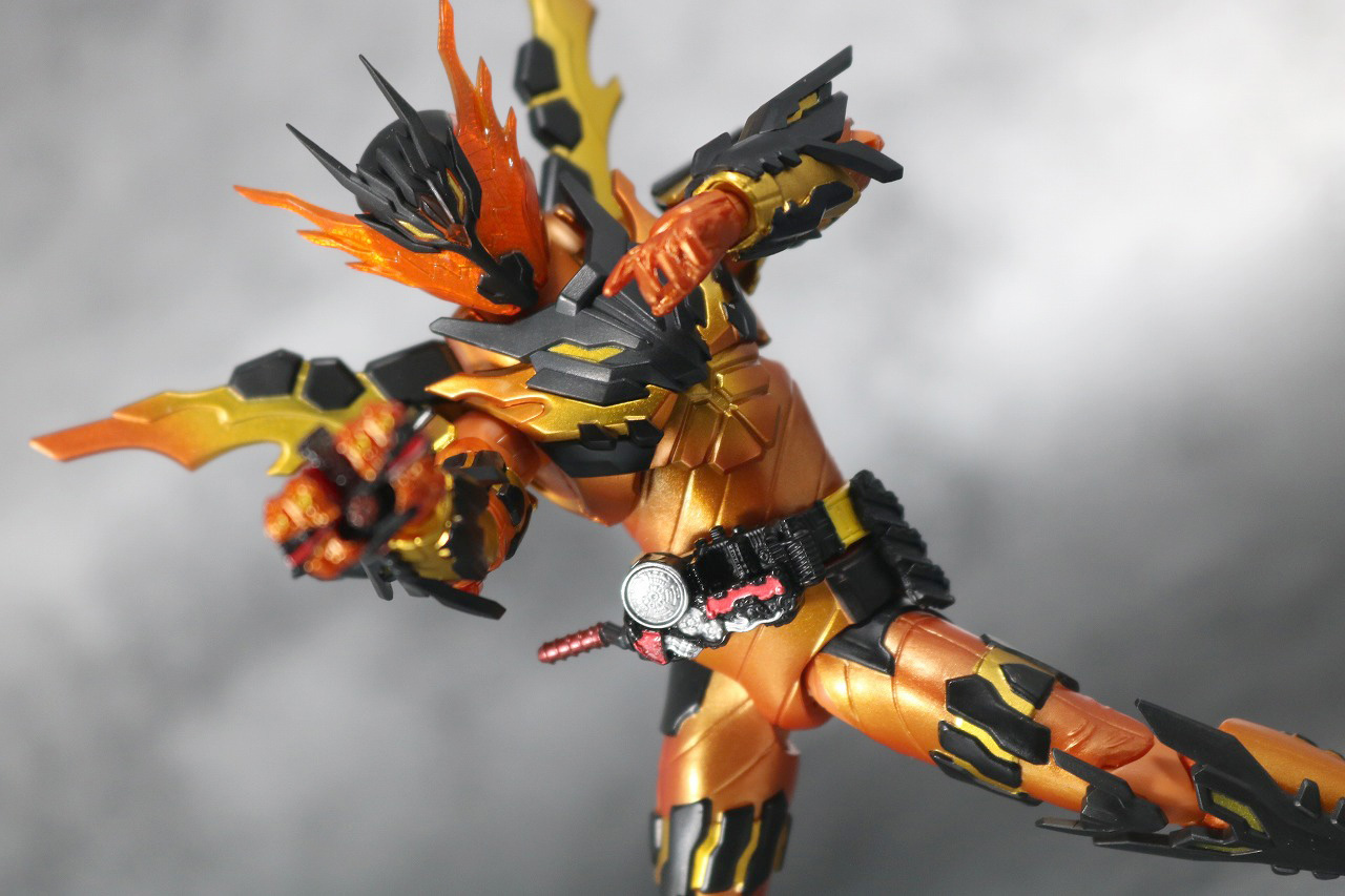 S.H.フィギュアーツ　仮面ライダークローズマグマ　レビュー　アクション