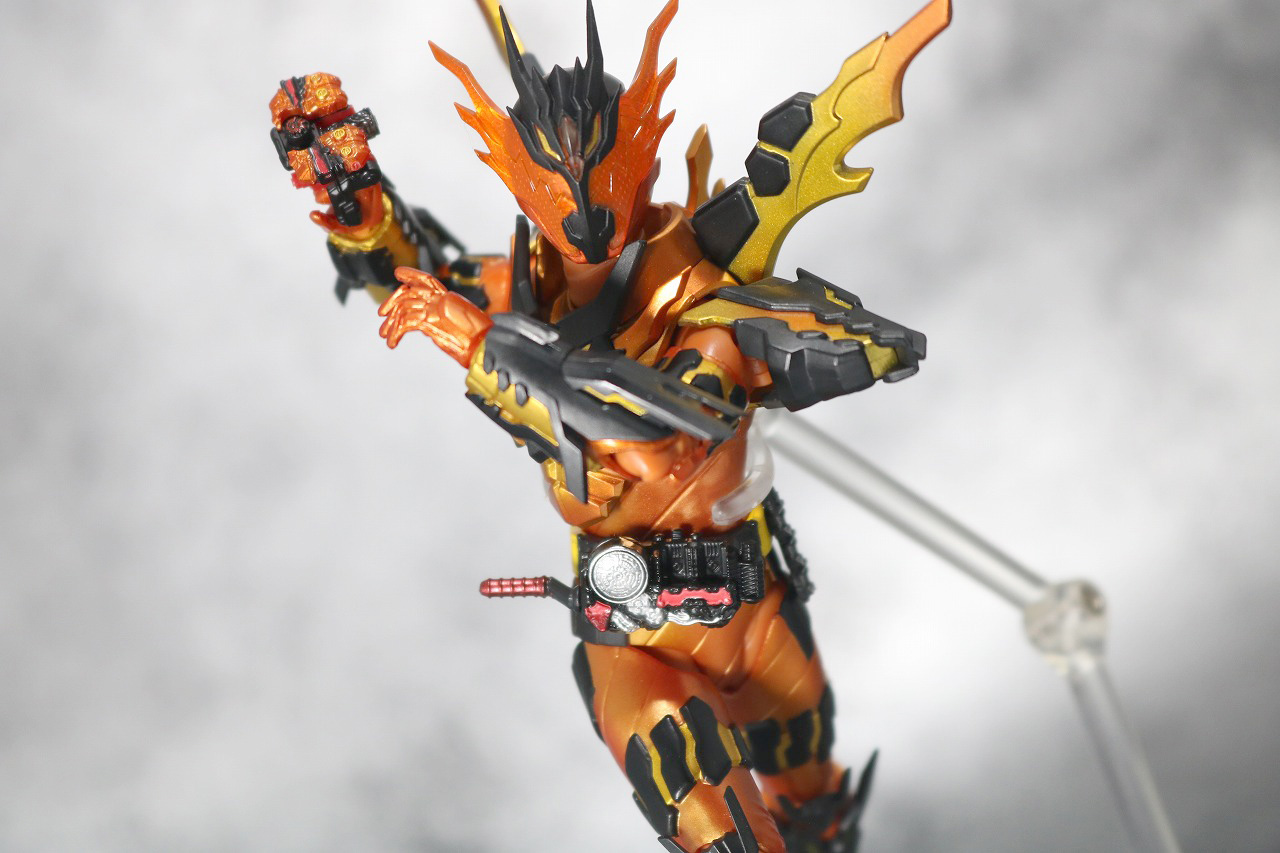 S.H.フィギュアーツ　仮面ライダークローズマグマ　レビュー　アクション