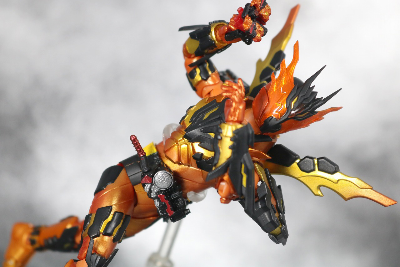 S.H.フィギュアーツ　仮面ライダークローズマグマ　レビュー　アクション