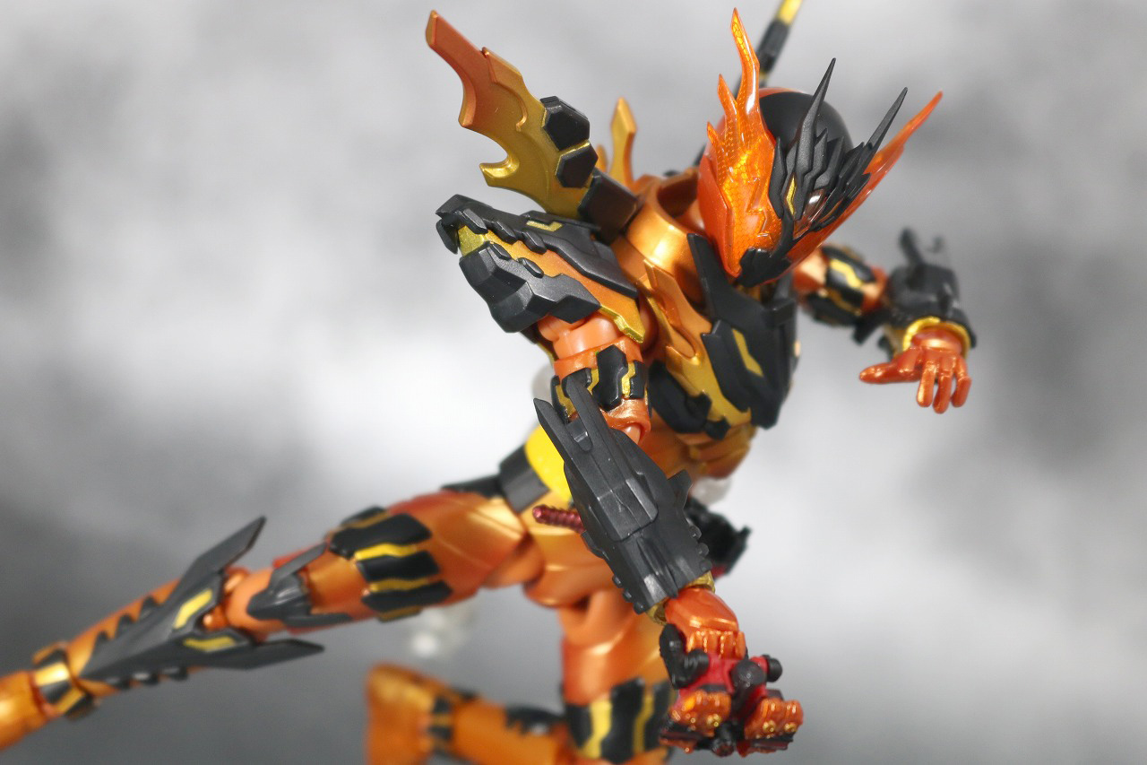 S.H.フィギュアーツ　仮面ライダークローズマグマ　レビュー　アクション
