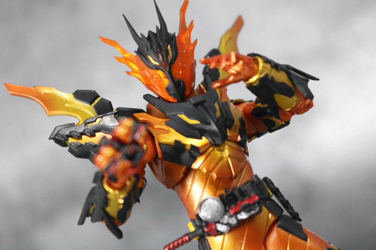 S.H.フィギュアーツ　仮面ライダークローズマグマ　レビュー　アクション