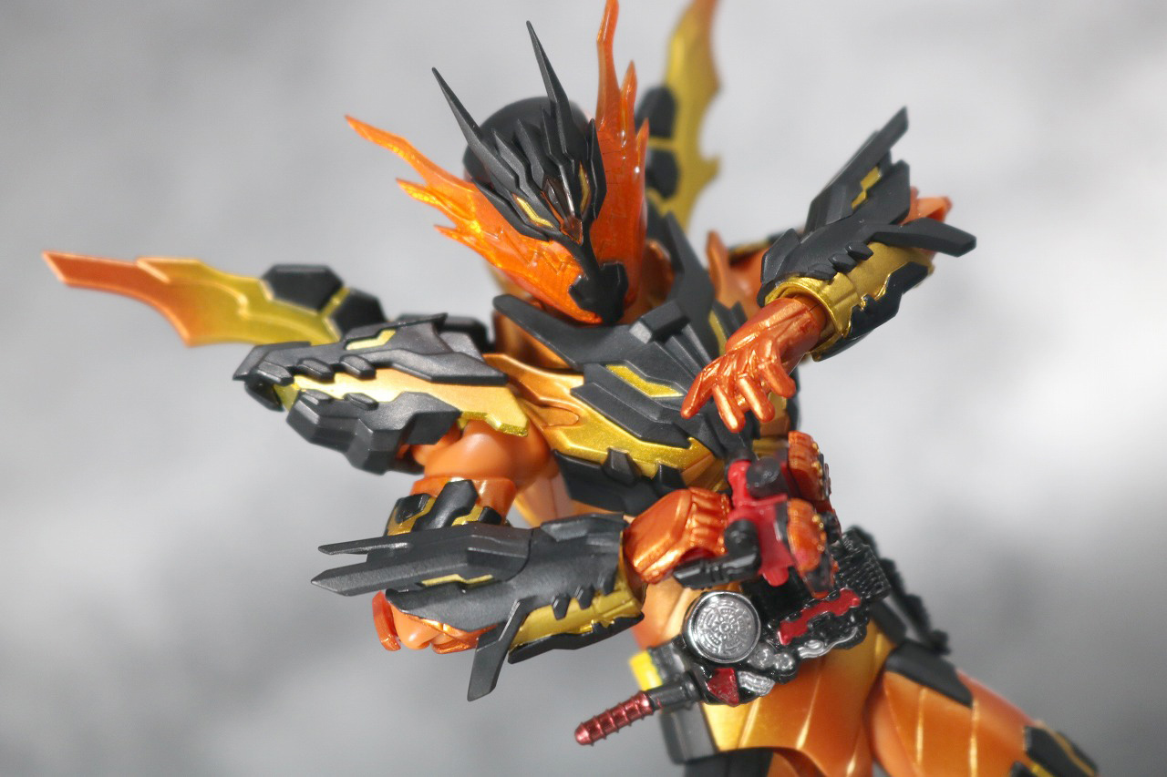 S.H.フィギュアーツ　仮面ライダークローズマグマ　レビュー　アクション