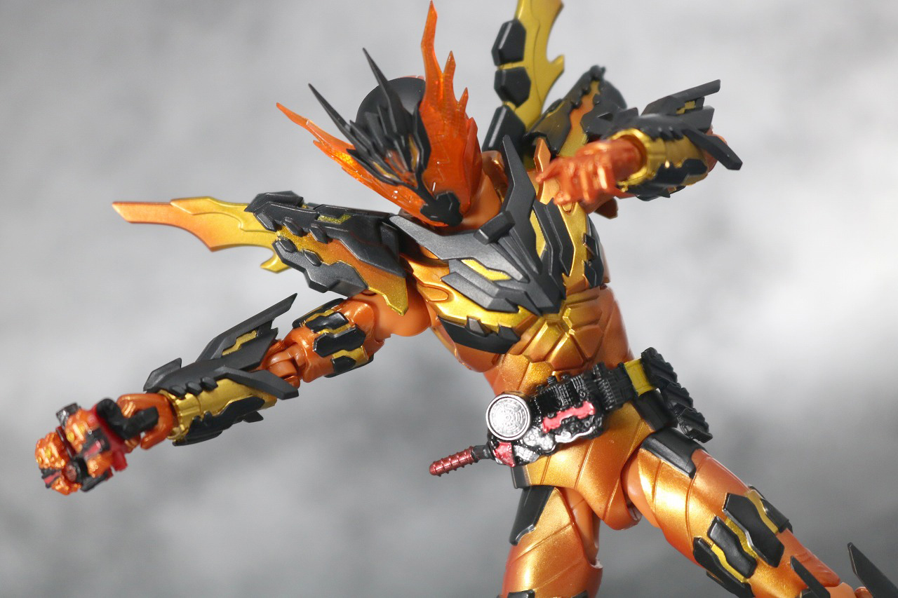 S.H.フィギュアーツ　仮面ライダークローズマグマ　レビュー　アクション