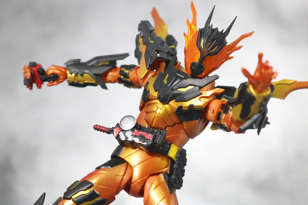 S.H.フィギュアーツ　仮面ライダークローズマグマ　レビュー　アクション