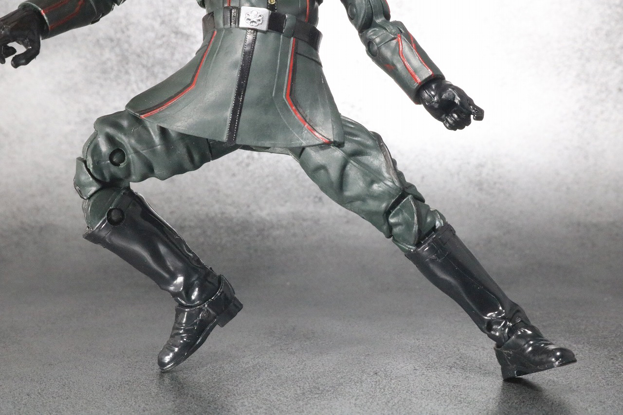 マーベルレジェンド　レッドスカル　レビュー　可動範囲