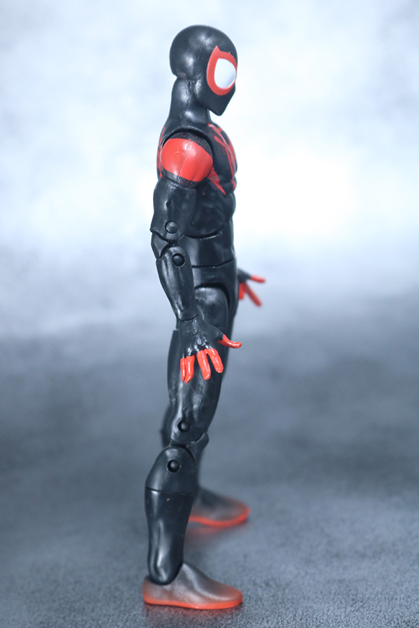 マーベルレジェンド　スパイダーマン　マイルス・モラレス　スパイダーバース　レビュー　全身