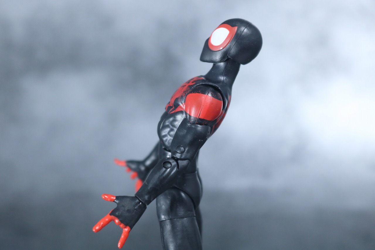 マーベルレジェンド　スパイダーマン　マイルス・モラレス　スパイダーバース　レビュー　可動範囲