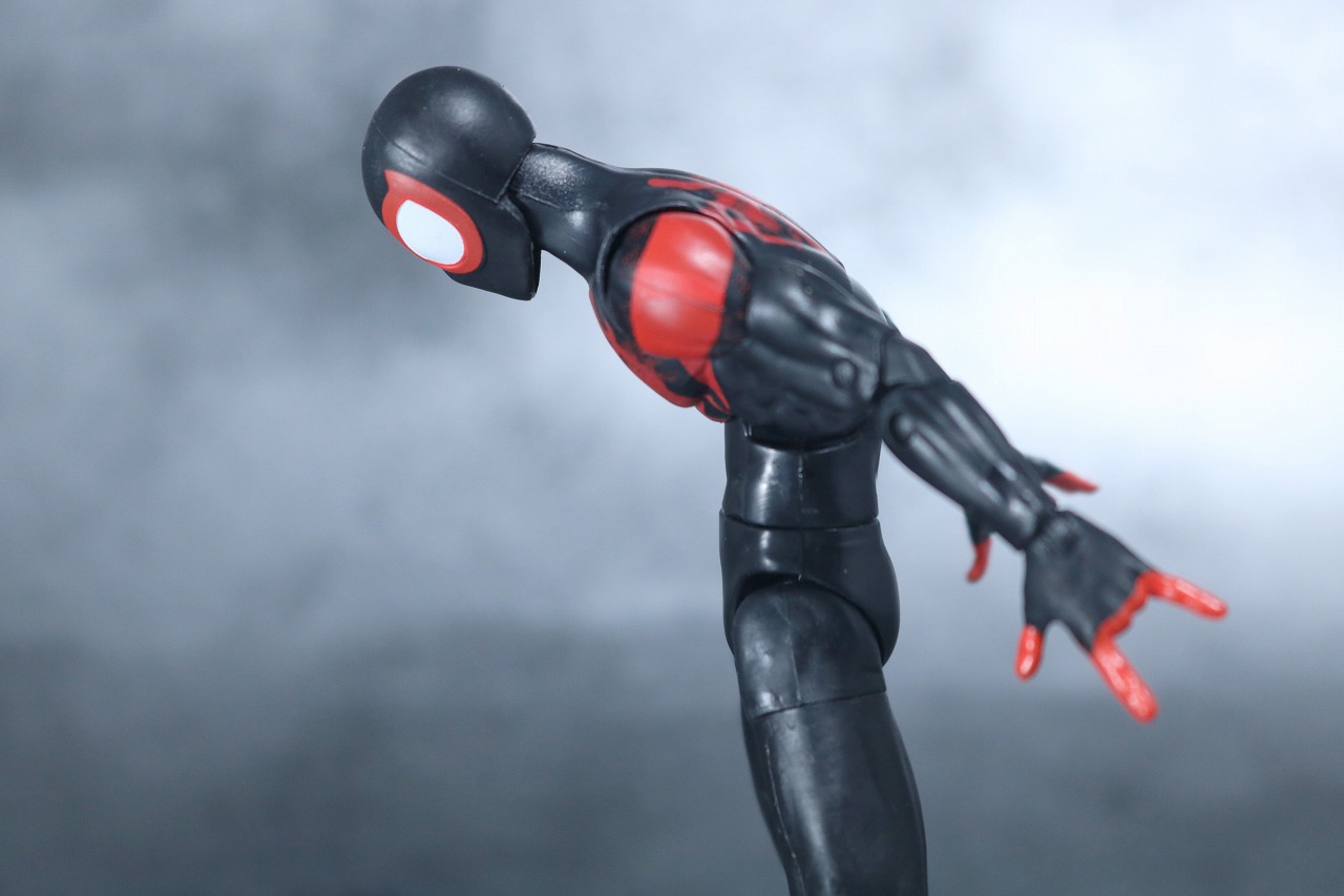 マーベルレジェンド　スパイダーマン　マイルス・モラレス　スパイダーバース　レビュー　可動範囲