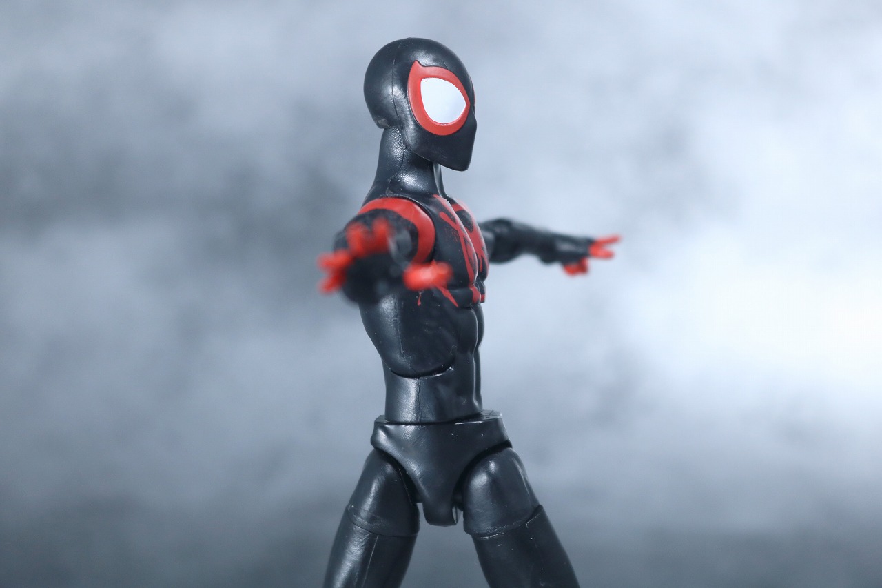 マーベルレジェンド　スパイダーマン　マイルス・モラレス　スパイダーバース　レビュー　可動範囲