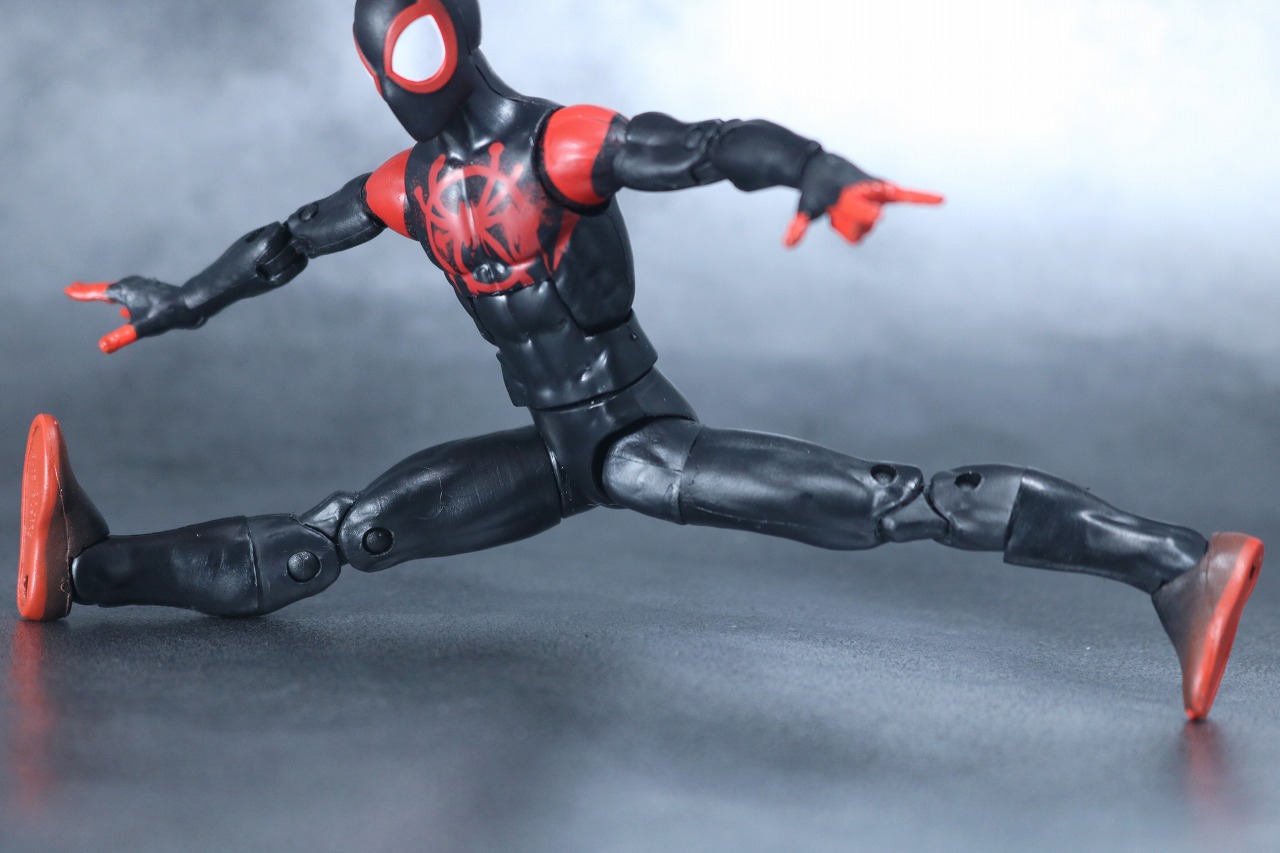 マーベルレジェンド　スパイダーマン　マイルス・モラレス　スパイダーバース　レビュー　可動範囲