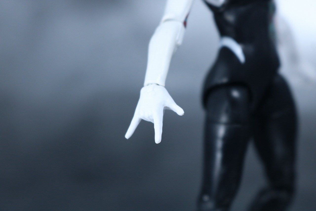 マーベルレジェンド　スパイダーグウェン　レビュー　スパイダーバース　全身