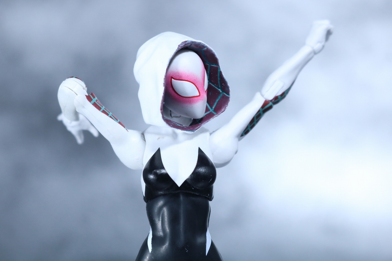 マーベルレジェンド　スパイダーグウェン　レビュー　スパイダーバース　可動範囲