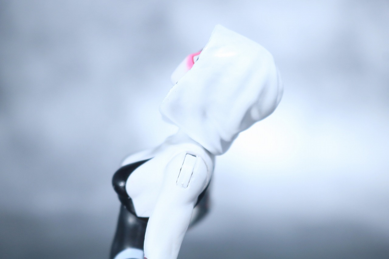 マーベルレジェンド　スパイダーグウェン　レビュー　スパイダーバース　可動範囲