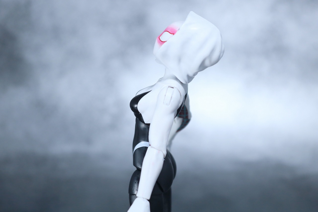 マーベルレジェンド　スパイダーグウェン　レビュー　スパイダーバース　可動範囲