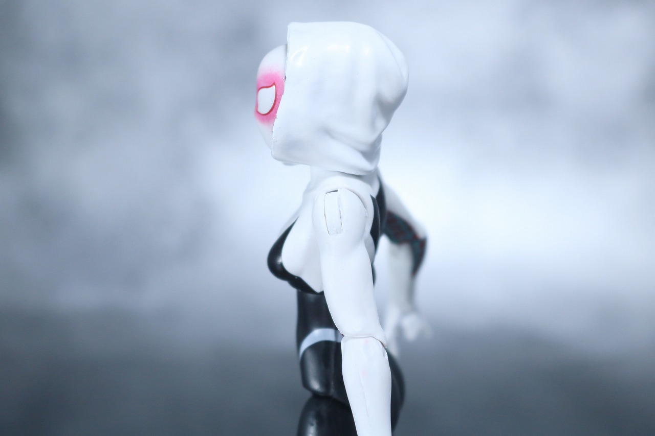 マーベルレジェンド　スパイダーグウェン　レビュー　スパイダーバース　可動範囲