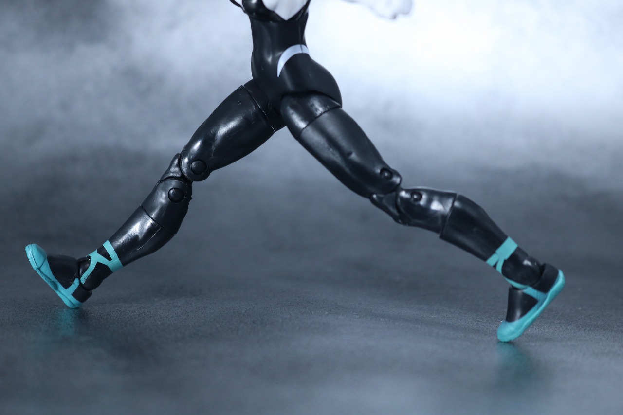 マーベルレジェンド　スパイダーグウェン　レビュー　スパイダーバース　可動範囲