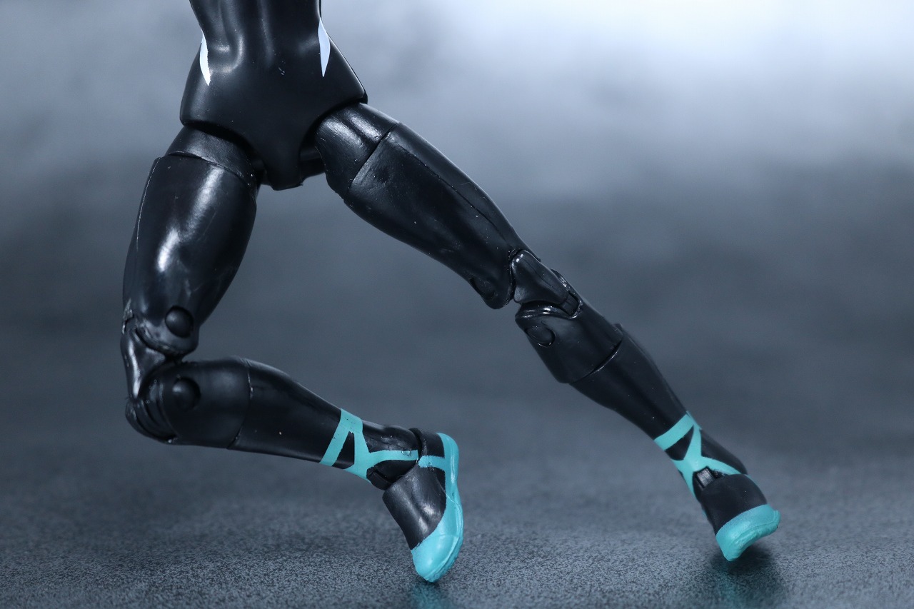 マーベルレジェンド　スパイダーグウェン　レビュー　スパイダーバース　可動範囲