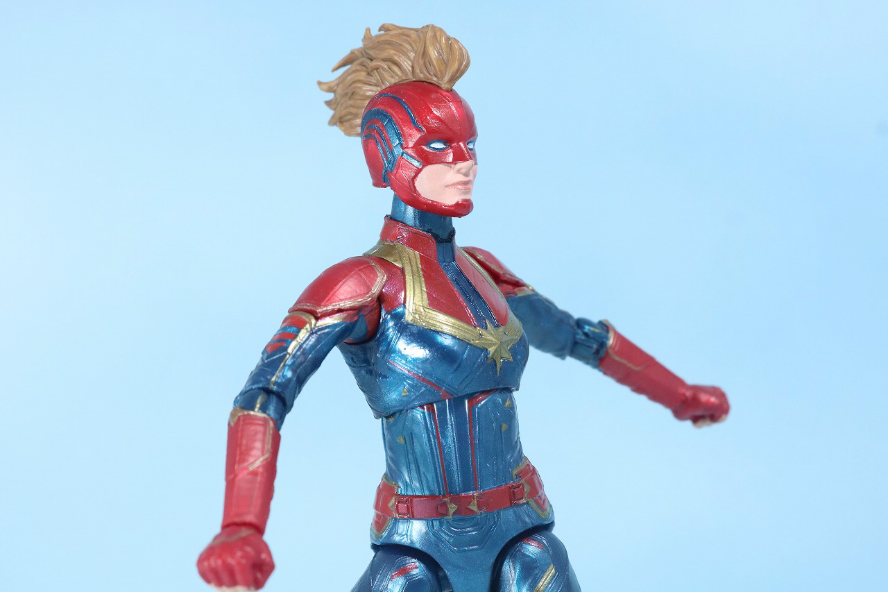 マーベルレジェンド　キャプテンマーベル　MCU　レビュー　可動範囲