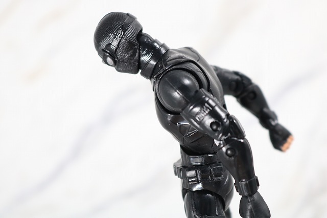 マーベルレジェンド　スパイダーマン　ステルスーツ　レビュー　可動範囲