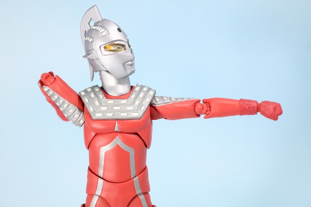 S.H.フィギュアーツ　ウルトラセブン　レビュー　可動範囲