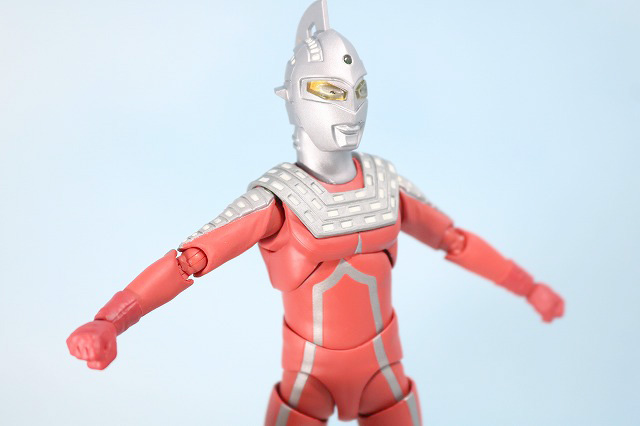 S.H.フィギュアーツ　ウルトラセブン　レビュー　可動範囲