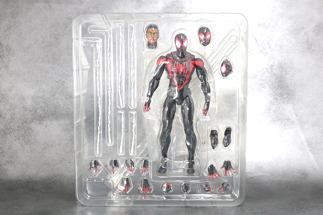 MAFEX　スパイダーマン　マイルス・モラレス　パッケージ