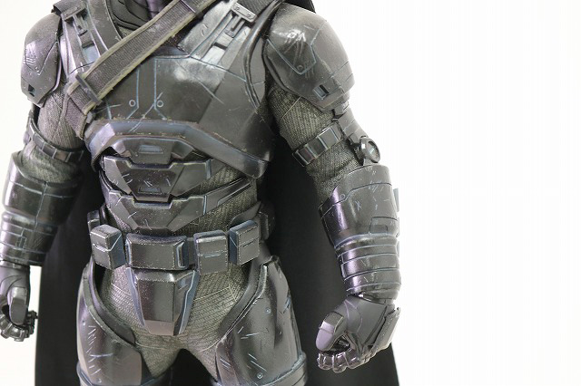 ホットトイズ　ムービーマスターピース　アーマードバットマン　ブラック・クロム　レビュー　全身