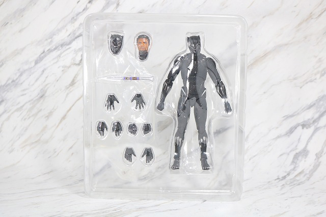 MAFEX　ブラックパンサー　レビュー　パッケージ