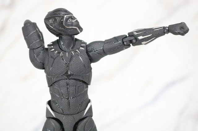 MAFEX　ブラックパンサー　レビュー　可動範囲
