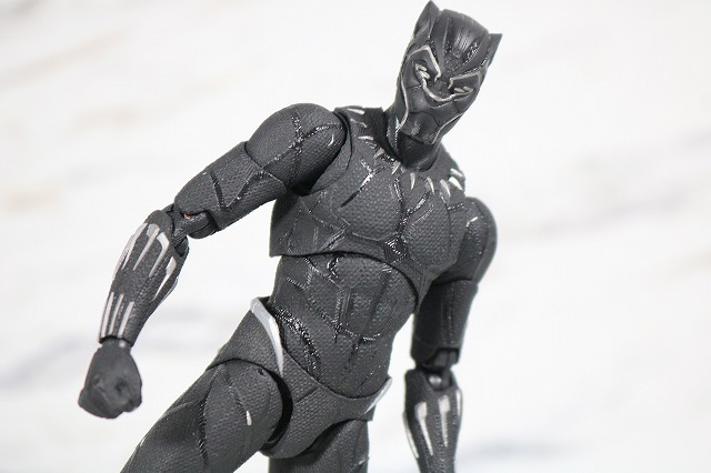 MAFEX　ブラックパンサー　レビュー　アクション