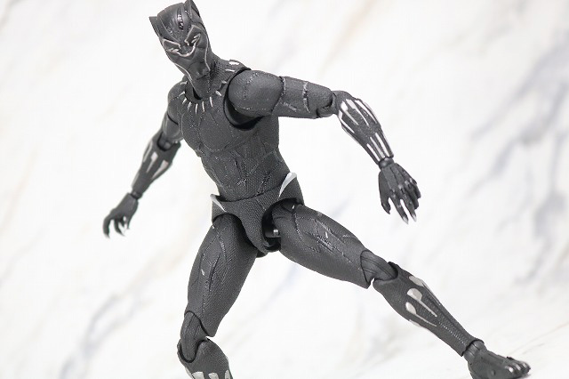 MAFEX　ブラックパンサー　レビュー　アクション