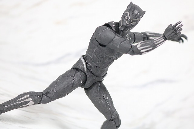 MAFEX　ブラックパンサー　レビュー　アクション