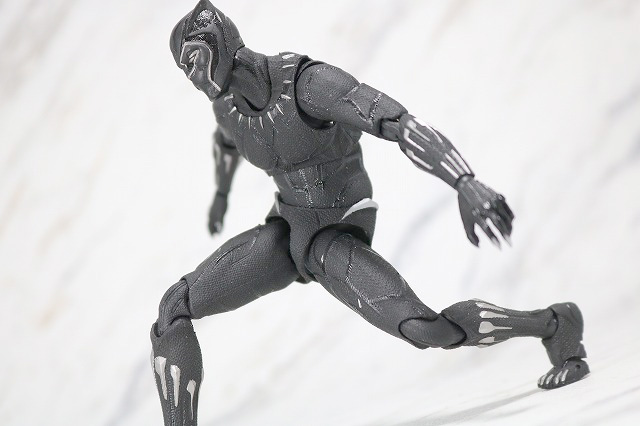 MAFEX　ブラックパンサー　レビュー　アクション