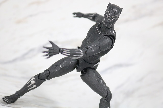 MAFEX　ブラックパンサー　レビュー　アクション