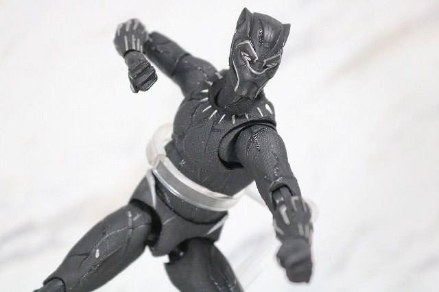MAFEX　ブラックパンサー　レビュー　アクション