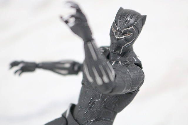 MAFEX　ブラックパンサー　レビュー　アクション