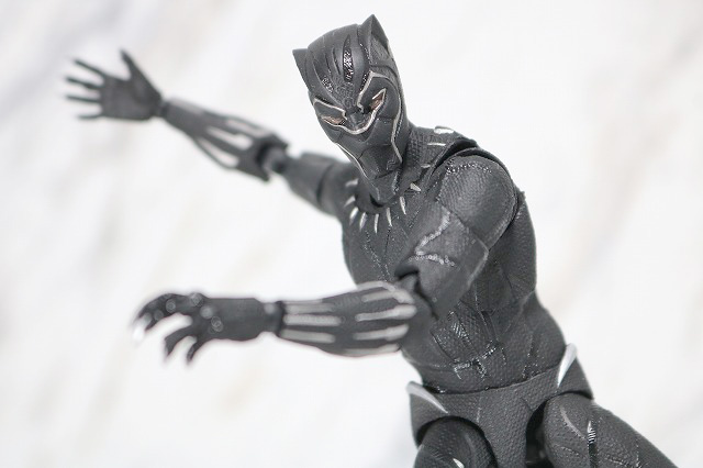 MAFEX　ブラックパンサー　レビュー　アクション