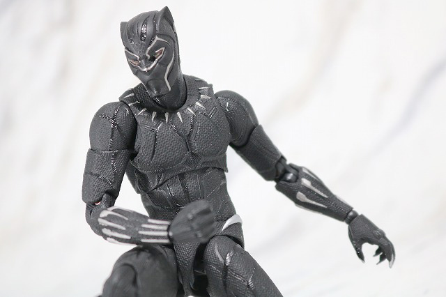 MAFEX　ブラックパンサー　レビュー　アクション
