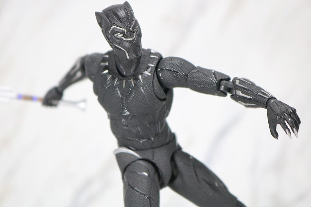 MAFEX　ブラックパンサー　レビュー　アクション