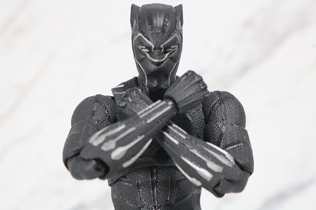 MAFEX　ブラックパンサー　レビュー　アクション