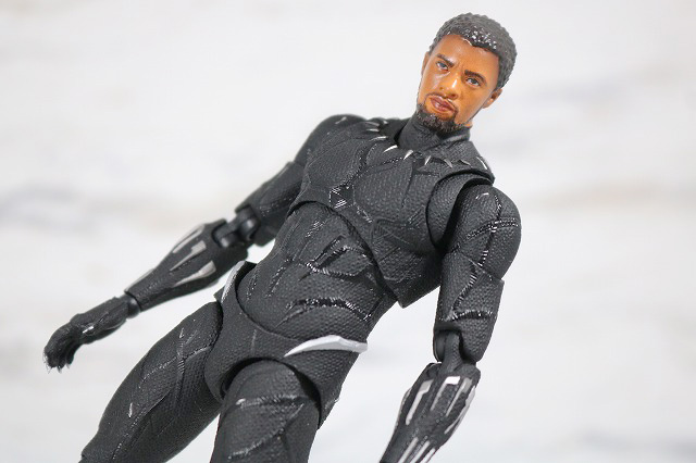 MAFEX　ブラックパンサー　レビュー　アクション