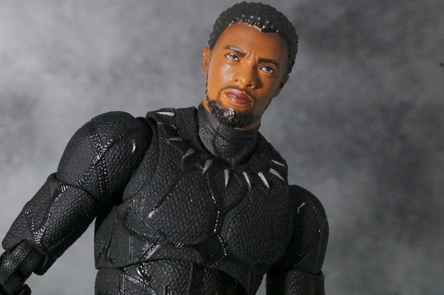 MAFEX　ブラックパンサー　レビュー　アクション