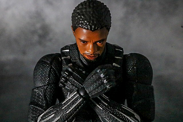 MAFEX　ブラックパンサー　レビュー　アクション