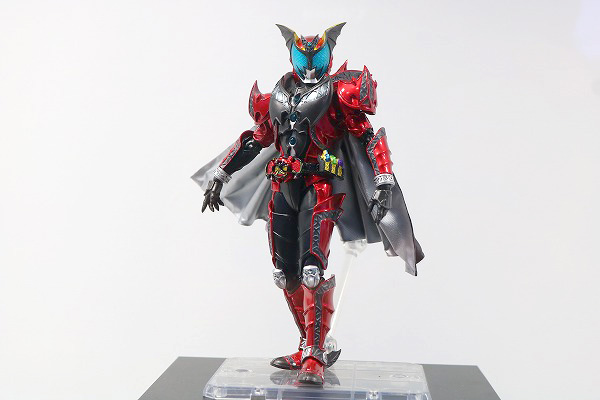 S.H.フィギュアーツ　仮面ライダーダークキバ　真骨彫製法