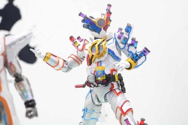 S.H.フィギュアーツ　仮面ライダービルド ジーニアスフォーム