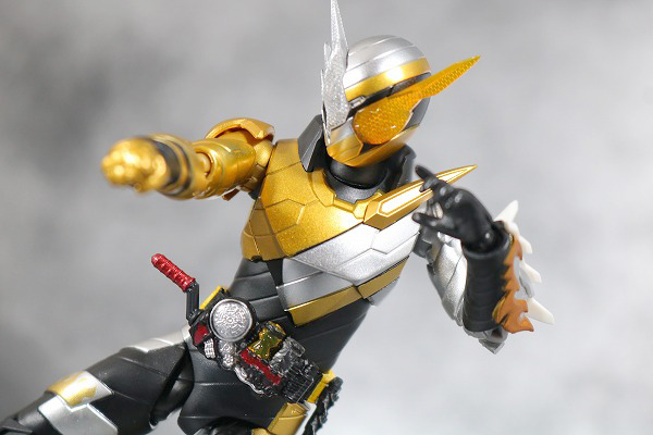 S.H.フィギュアーツ　仮面ライダービルド　トライアルフォーム　ラビットドラゴン　レビュー　アクション