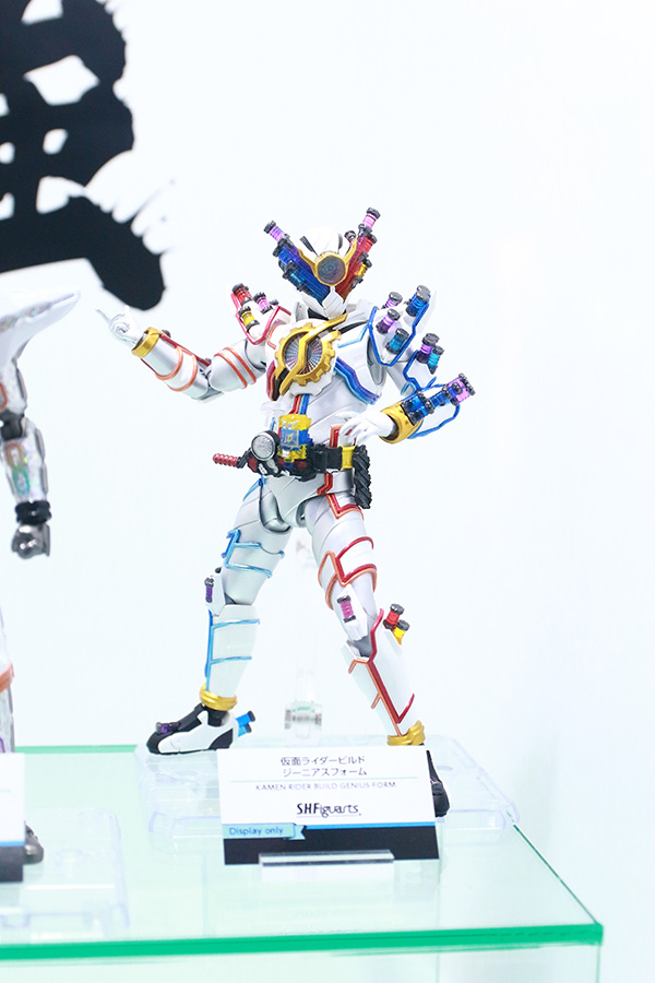 S.H.フィギュアーツ　仮面ライダービルド ジーニアスフォーム