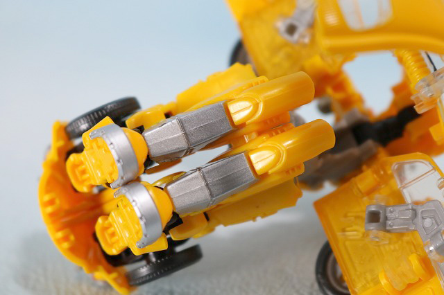 TFスタジオシリーズ　SS-16　バンブルビー　レビュー　ビークルモード　ロボットモード　変形