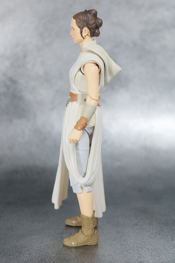 S.H.フィギュアーツ　レイ　（STAR WARS: The Rise of Skywalker）　スカイウォーカーの夜明け　レビュー　全身