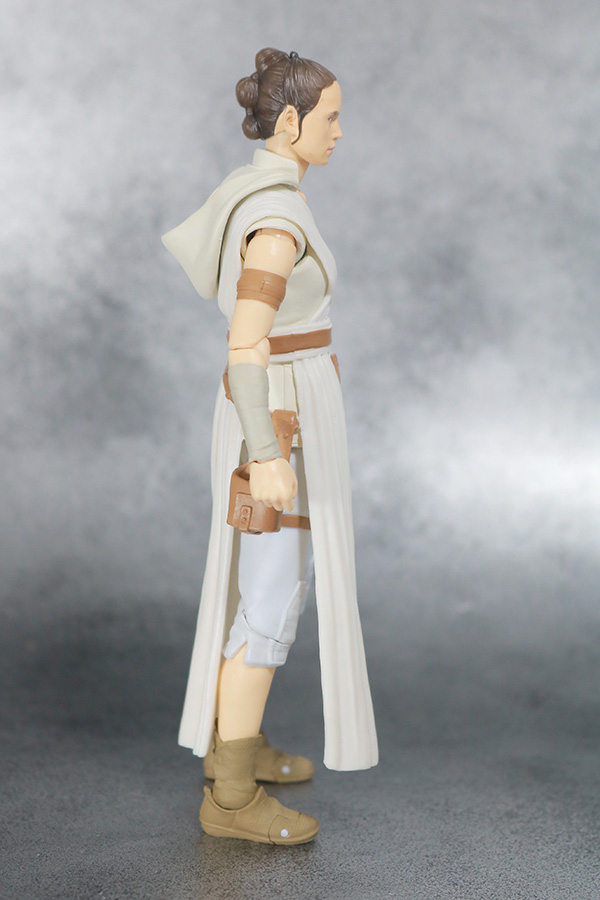 S.H.フィギュアーツ　レイ　（STAR WARS: The Rise of Skywalker）　スカイウォーカーの夜明け　レビュー　全身